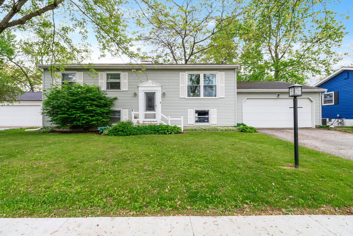 1710 Peachtree Drive  Valparaiso IN 46383 photo