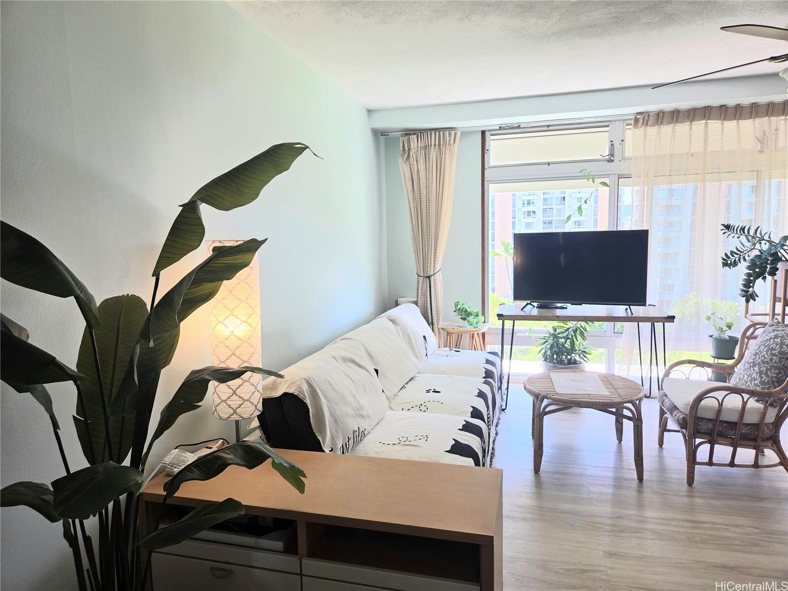 Property Photo:  1511 Nuuanu Avenue 724  HI 96817 