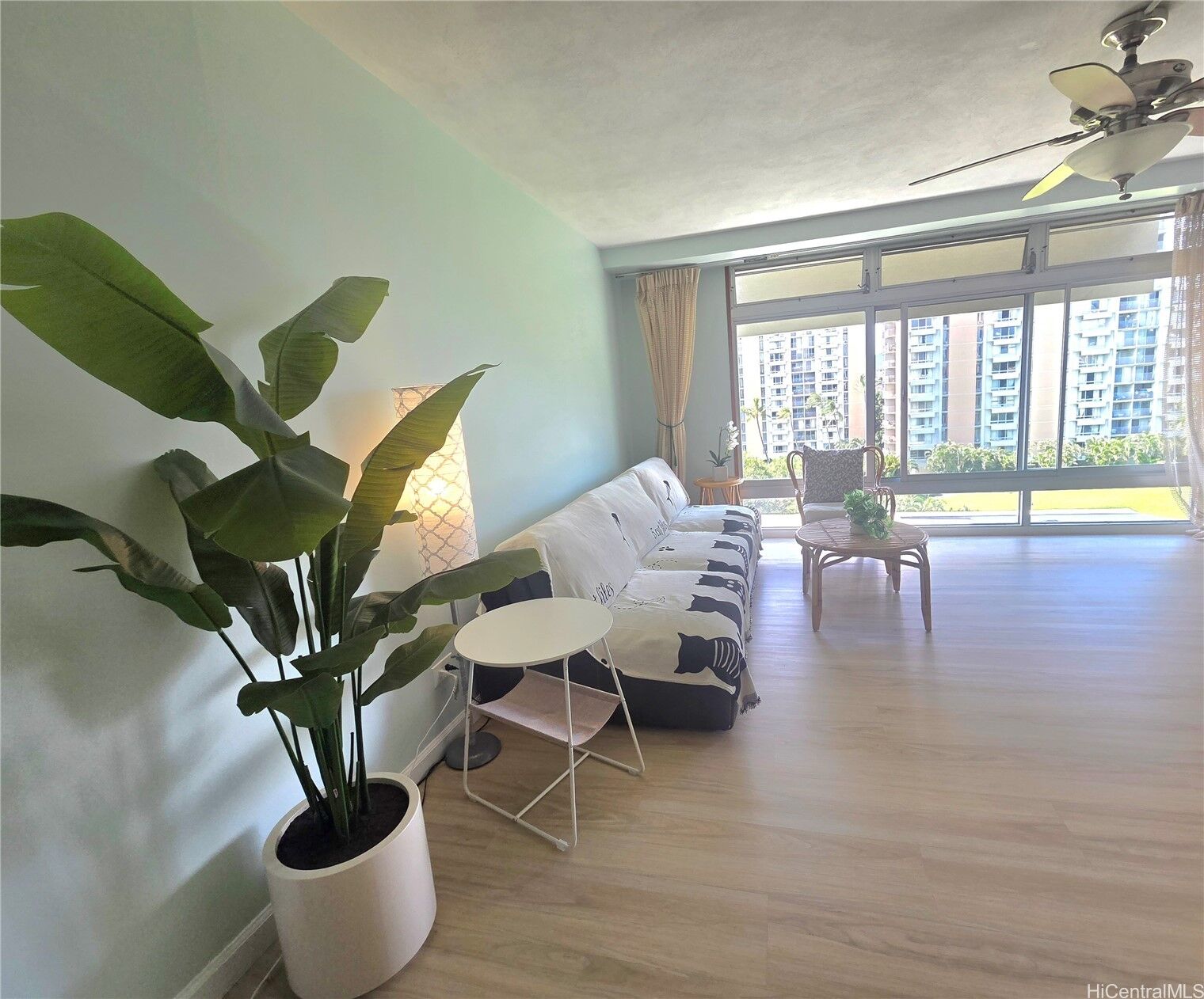 Property Photo:  1511 Nuuanu Avenue 724  HI 96817 