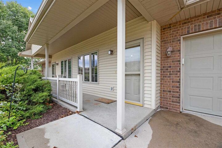 Property Photo: 85 Broadmoor Ln IA 52245