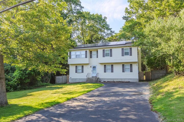 11 Seymour Lane  Medford NY 11763 photo
