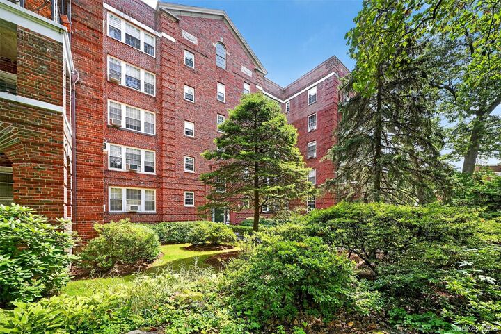 Property Photo: 1360 Midland Avenue 4F NY 10708