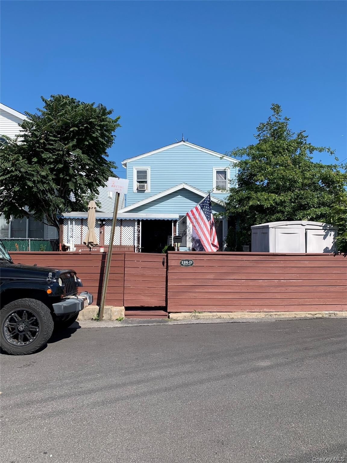 Property Photo: 124 Edgewater Park 124 D NY 10465