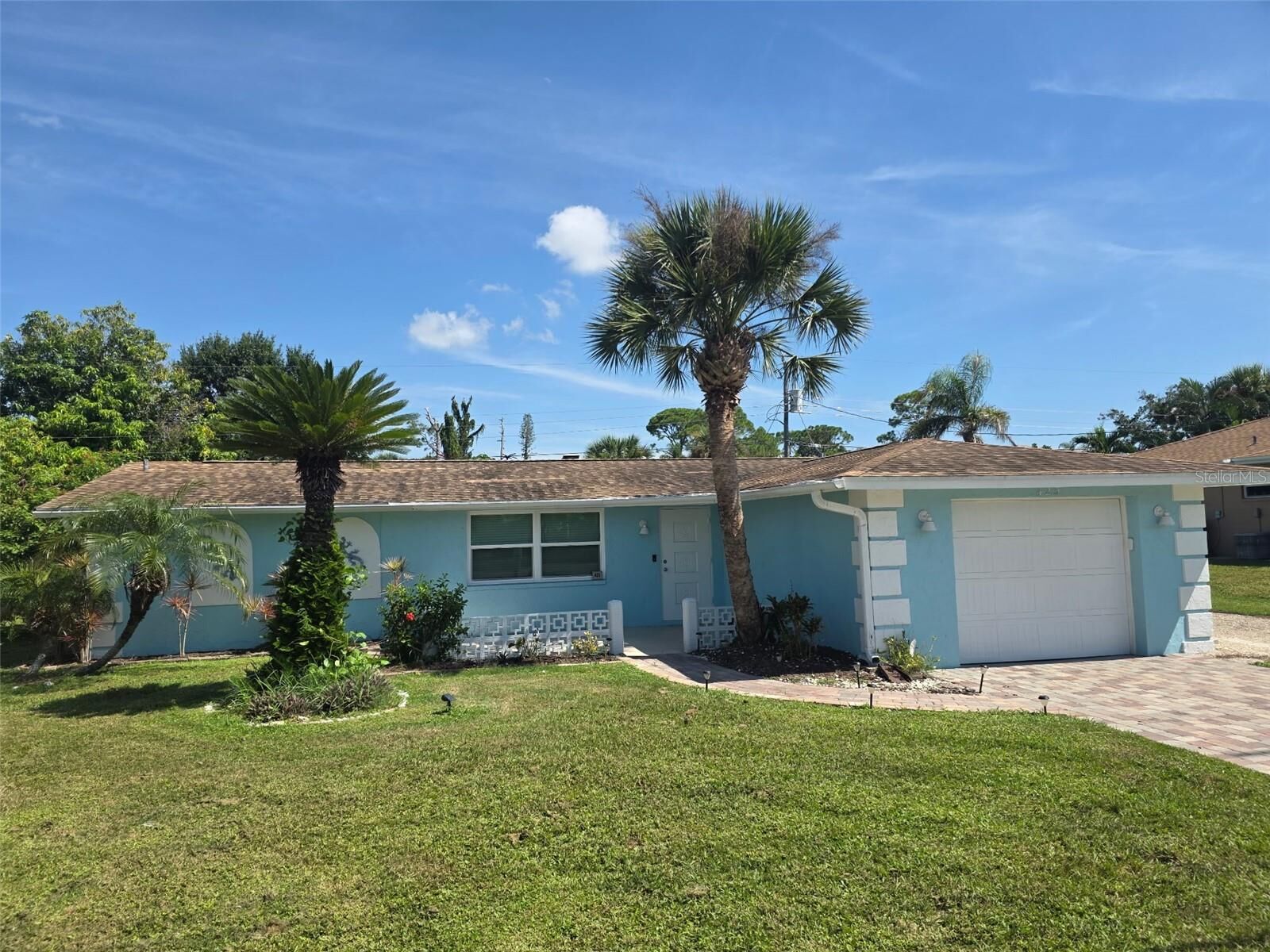 Property Photo: 425 S Venice Boulevard FL 34293