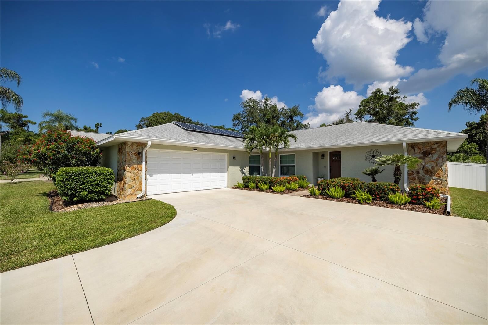 Property Photo:  3438 Hyde Park Drive  FL 33761 
