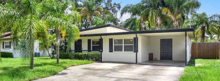Property Photo: 520 Oakhurst Street FL 32701