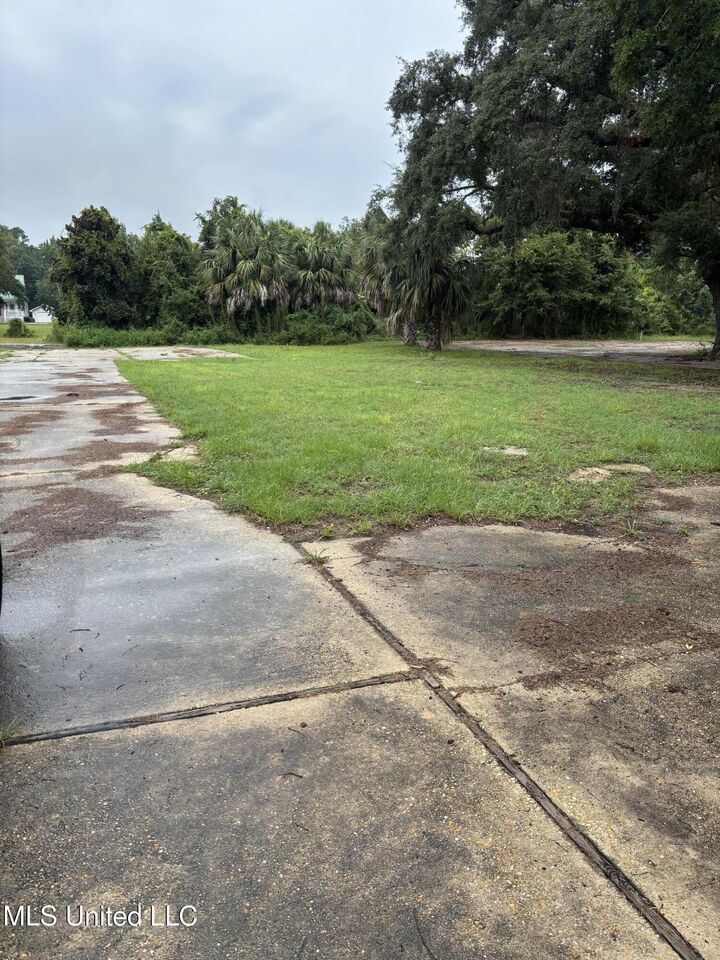 Property Photo: 631 16th Street MS 39507