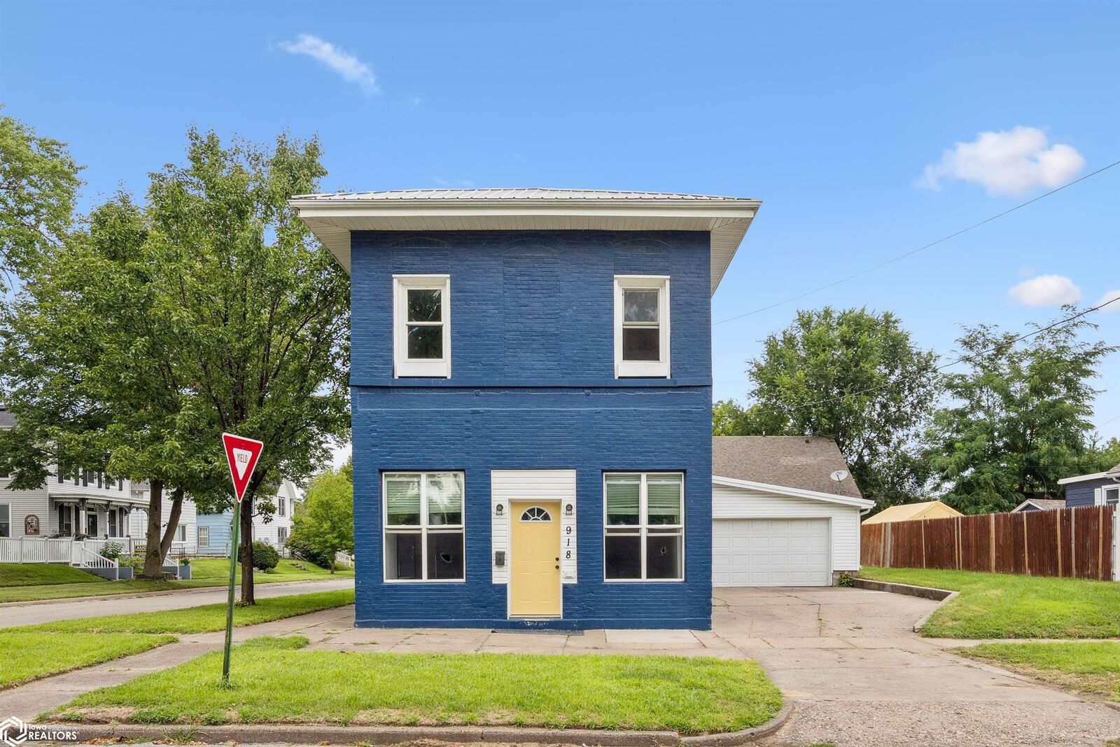 Property Photo:  918 Locust Street  IA 52601 