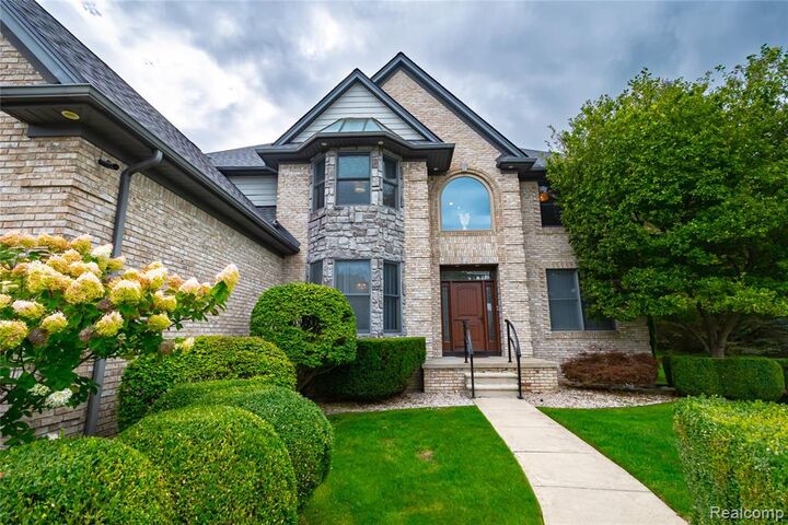 Property Photo:  5429 Shorewood Drive  MI 48059 3138 