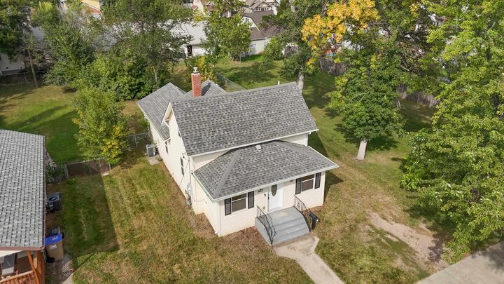 822 NW 6th Ave  Minot ND 58703-2227 photo