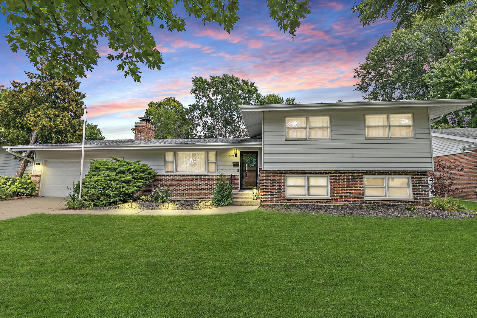 Property Photo:  1208 Stafford Street  IL 60115 