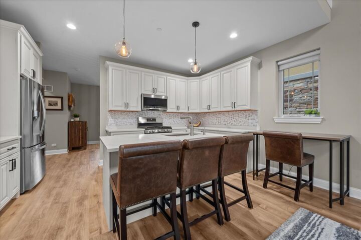 Property Photo:  64 Prairie Court  IL 60090 