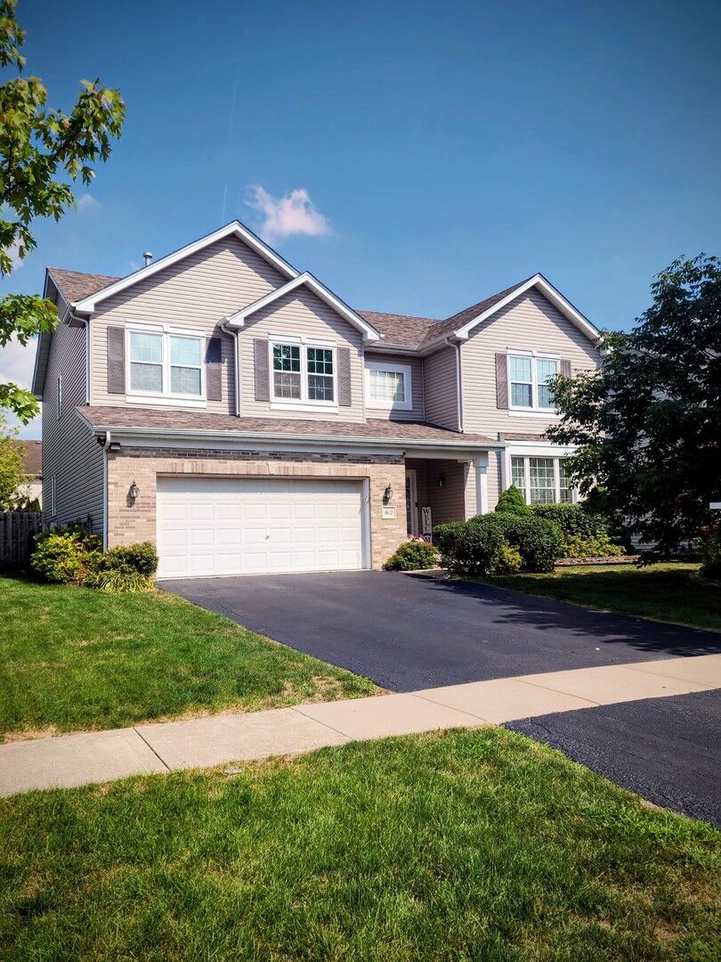 Property Photo: 1612 Whisper Glen Drive IL 60586