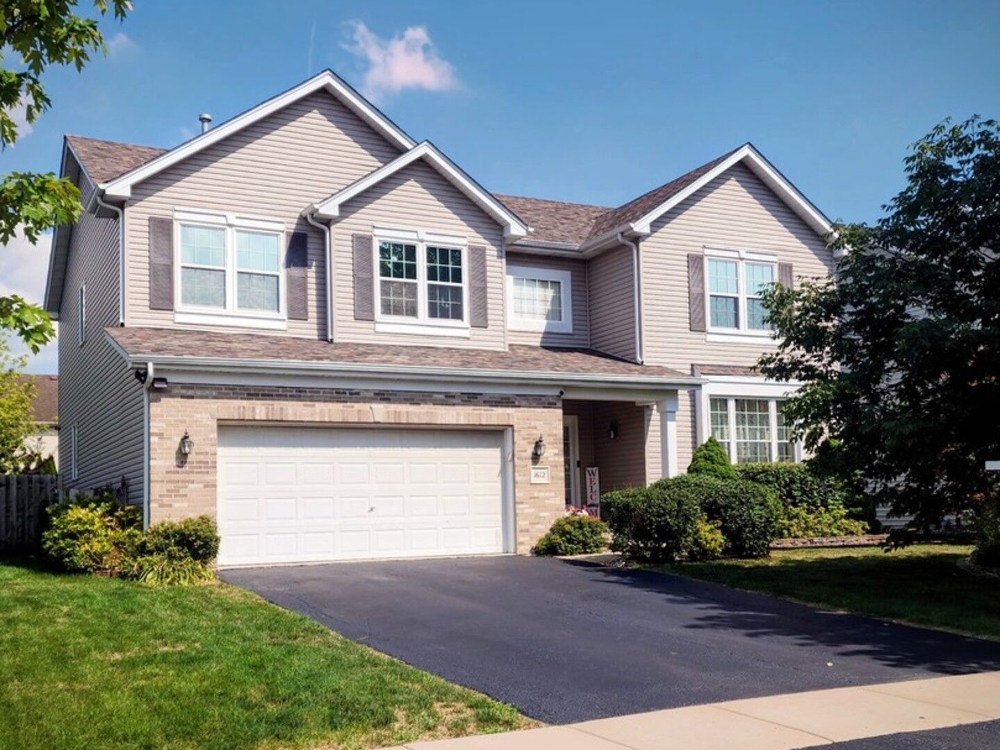 Property Photo: 1612 Whisper Glen Drive IL 60586