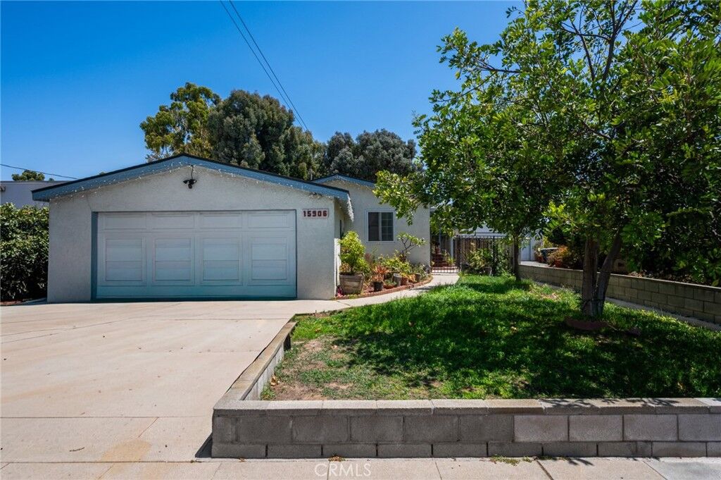 Property Photo:  15906 Manhattan Place  CA 90247 