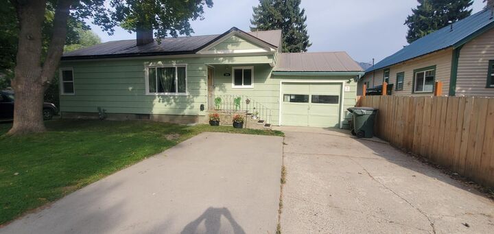 Property Photo: 304 N Third St East WA 99109