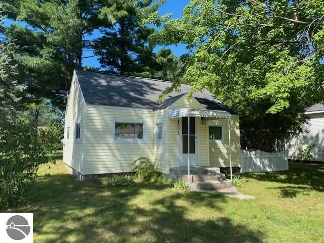 Property Photo:  1008 Grant Street  MI 49686 