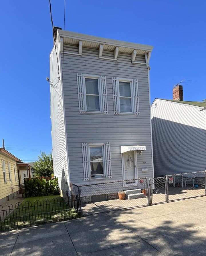 Property Photo:  427 W 11th Street  KY 41071 