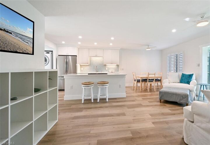 Property Photo:  250 7th Ave S 202  FL 34102 
