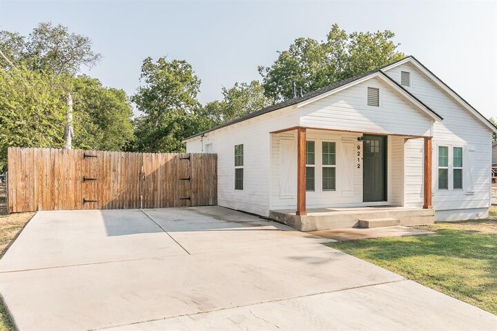 Property Photo:  9212 Oels Street  TX 76108