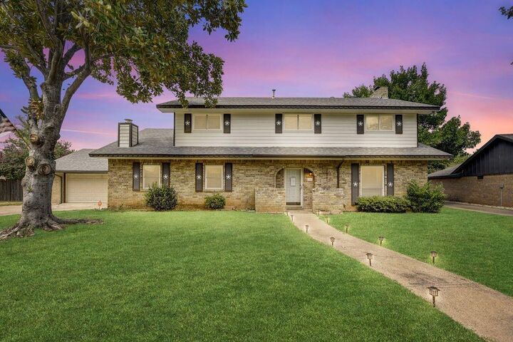 Property Photo:  905 Pinehurst Drive  TX 76012 