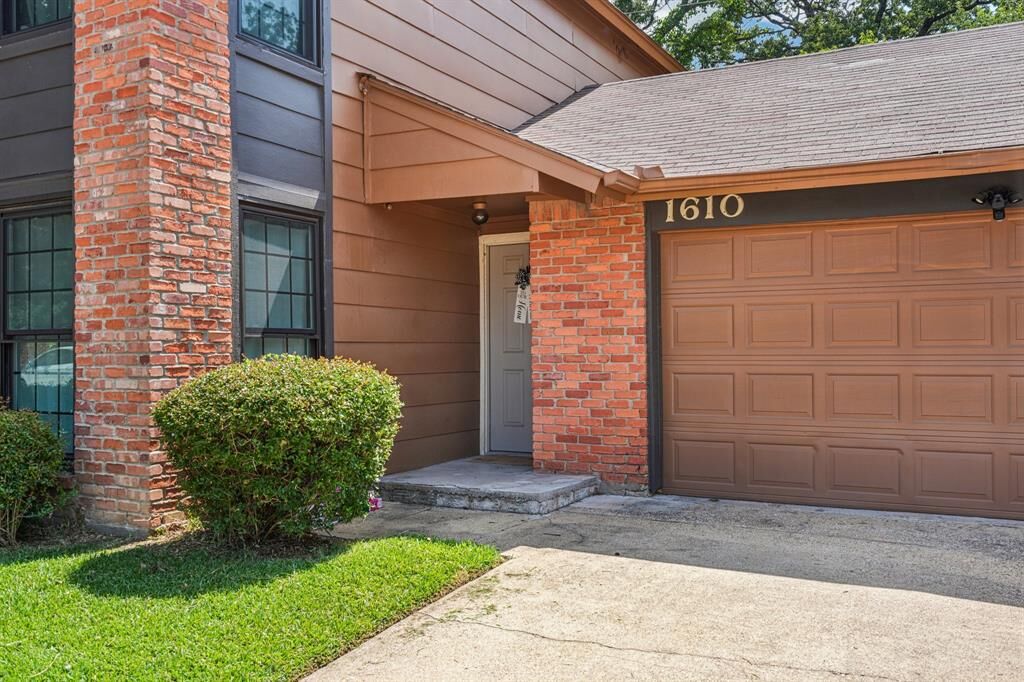 Property Photo:  1610 Brentwood Drive  TX 75061 