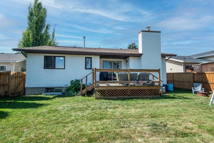 Property Photo: 21 Gilbert Crescent AB T4P 3L3