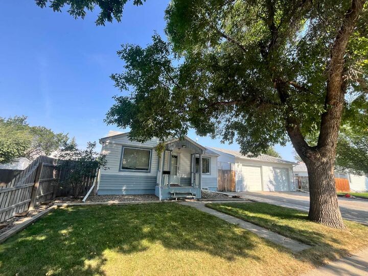 Property Photo: 5043 44 Avenue AB T1G 1A6