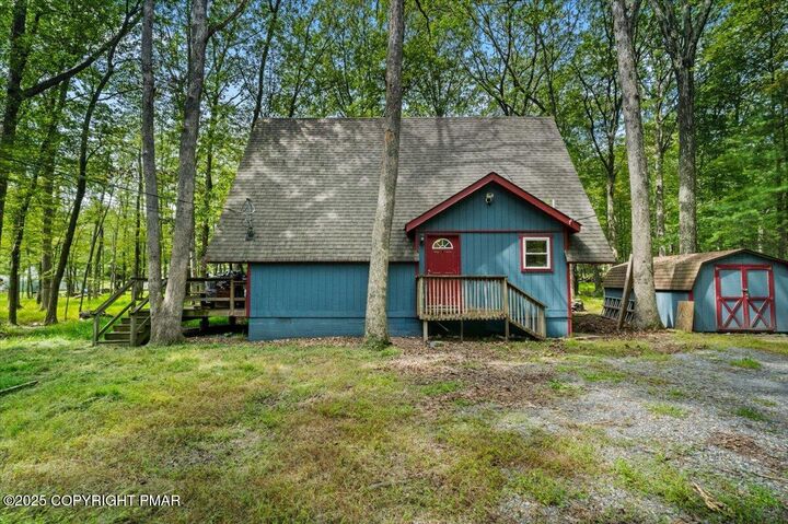 Property Photo:  2139 Lake Drive  PA 18332 
