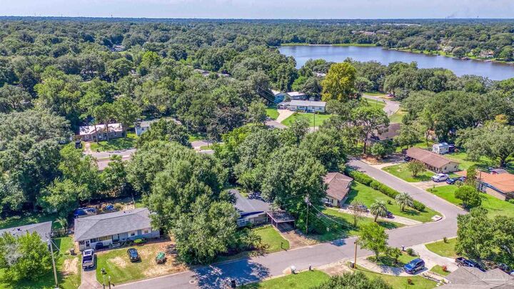 Property Photo:  921 Lagoon Dr  FL 32505 