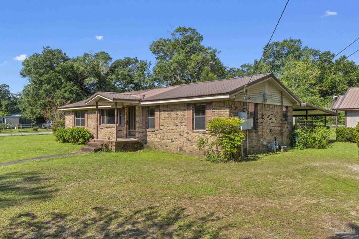 Property Photo: 4285 Seventh Ave FL 32571