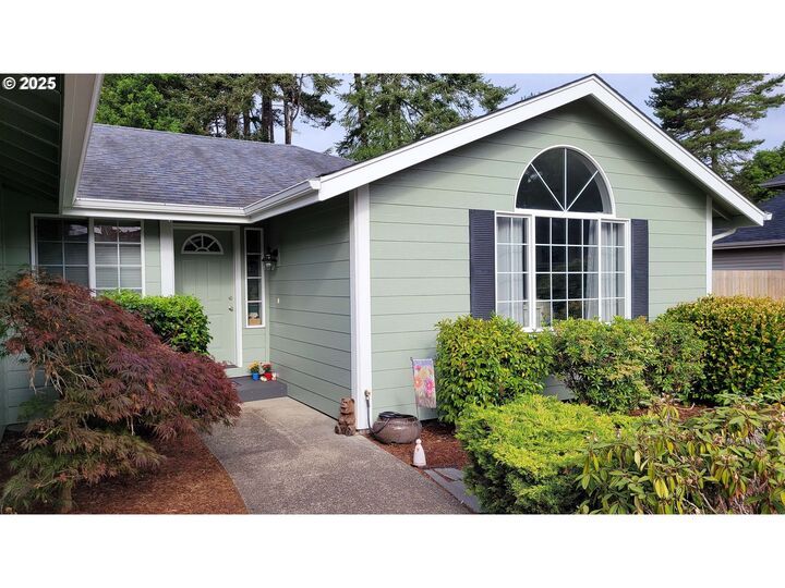 Property Photo: 2277 Upas Pl OR 97439