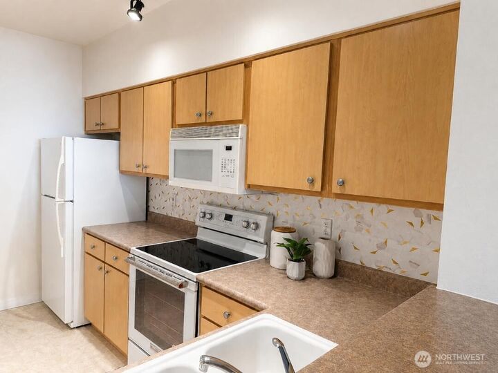 Property Photo:  13301 SE 79th Place C311  WA 98059 