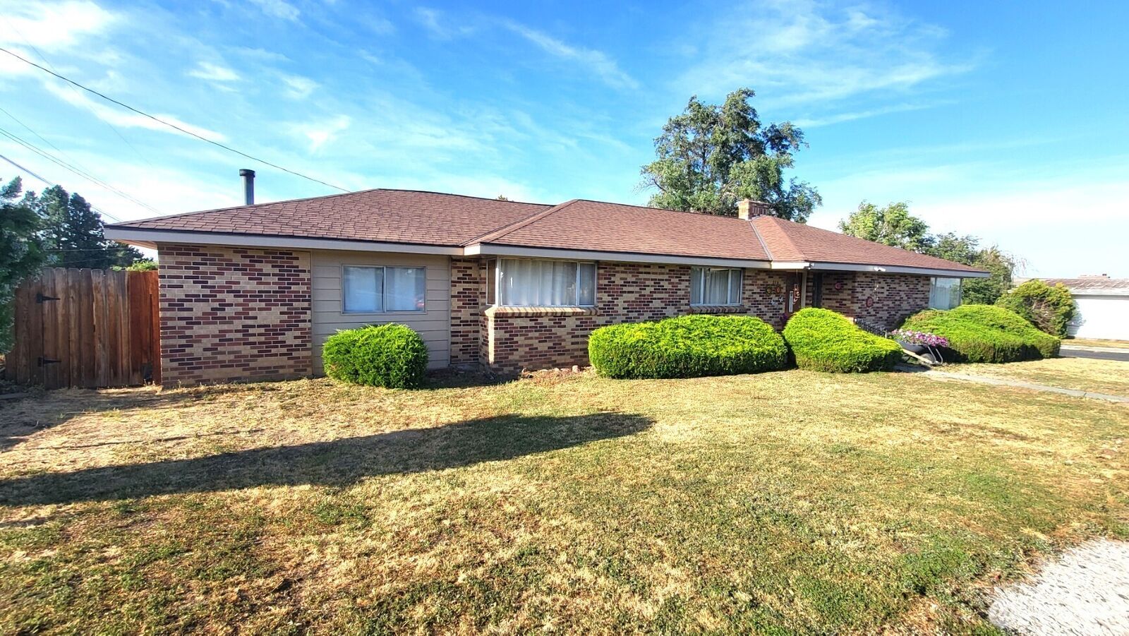 Property Photo: 814 NW 1st Avenue WA 98851