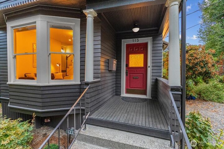 Property Photo: 115 11th Avenue E WA 98102