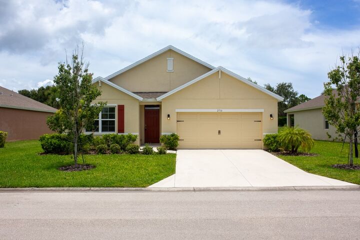 Property Photo: 2716 Granville Manor SW FL 32968