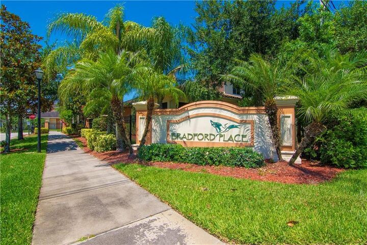 Property Photo:  826 Middleton Drive SW  FL 32962 