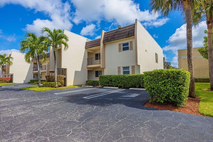 Property Photo: 2805 Casita Way 215 FL 33445