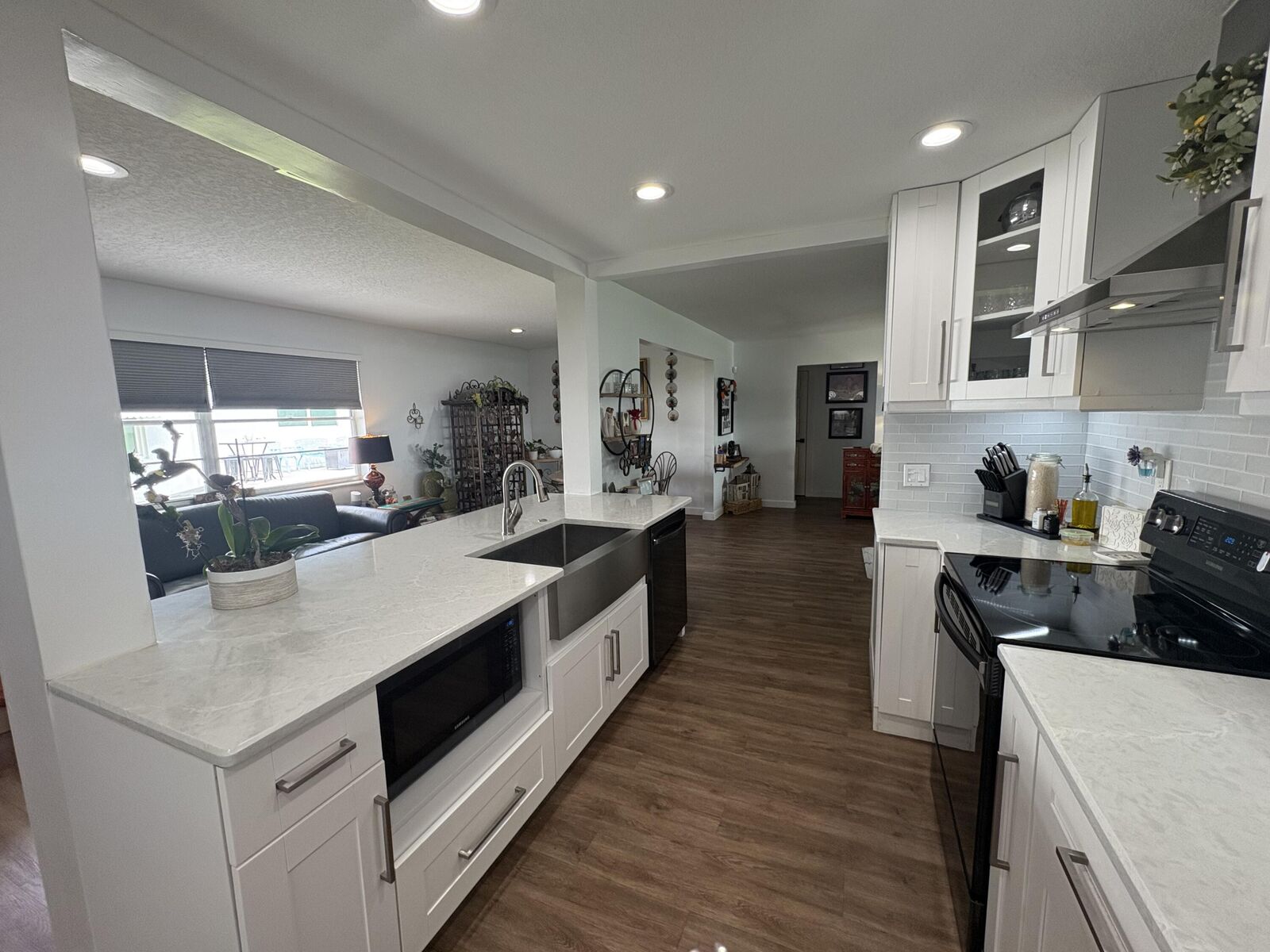 Property Photo: 1001 SW 6th Avenue FL 33426