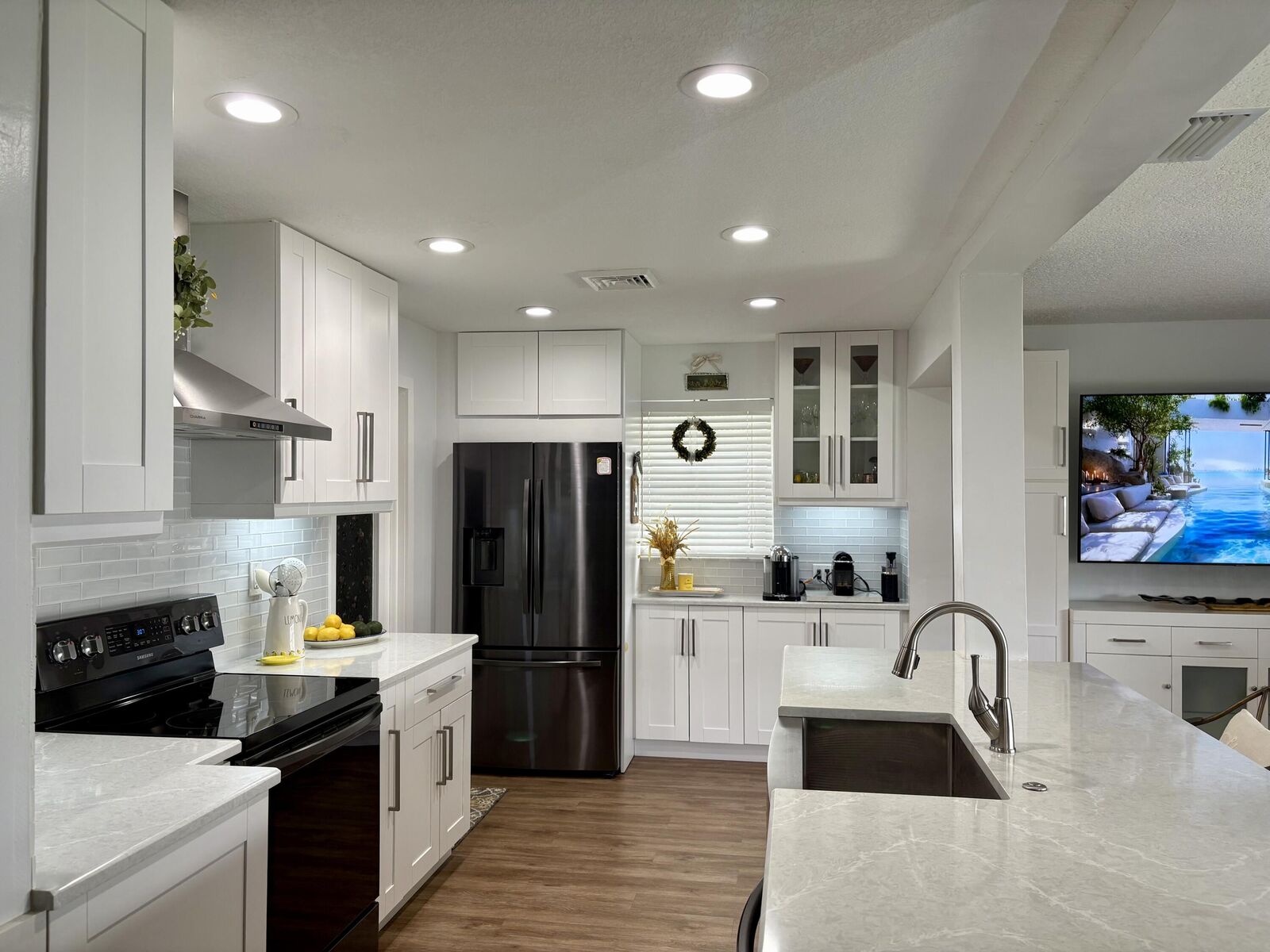 Property Photo: 1001 SW 6th Avenue FL 33426