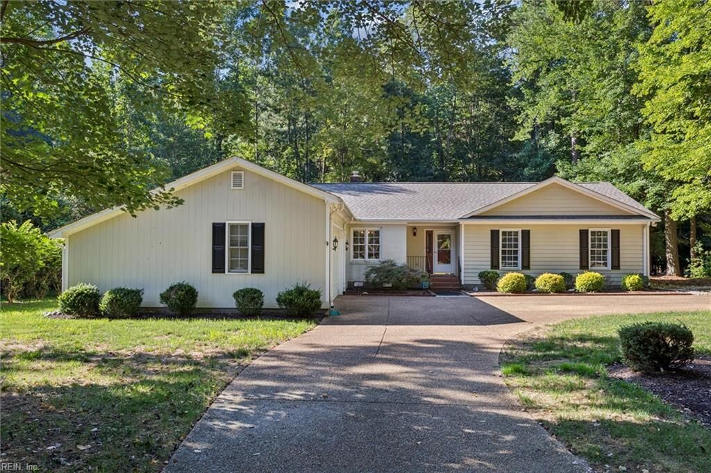 Property Photo:  129 Peyton Rd  VA 23185 