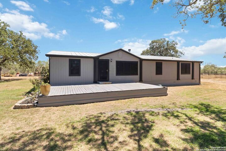 Property Photo: 303 County Road 425 TX 78160