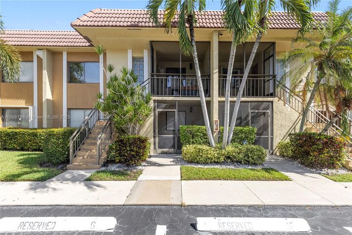 Property Photo: 301 Lakeview Dr 102 FL 33326