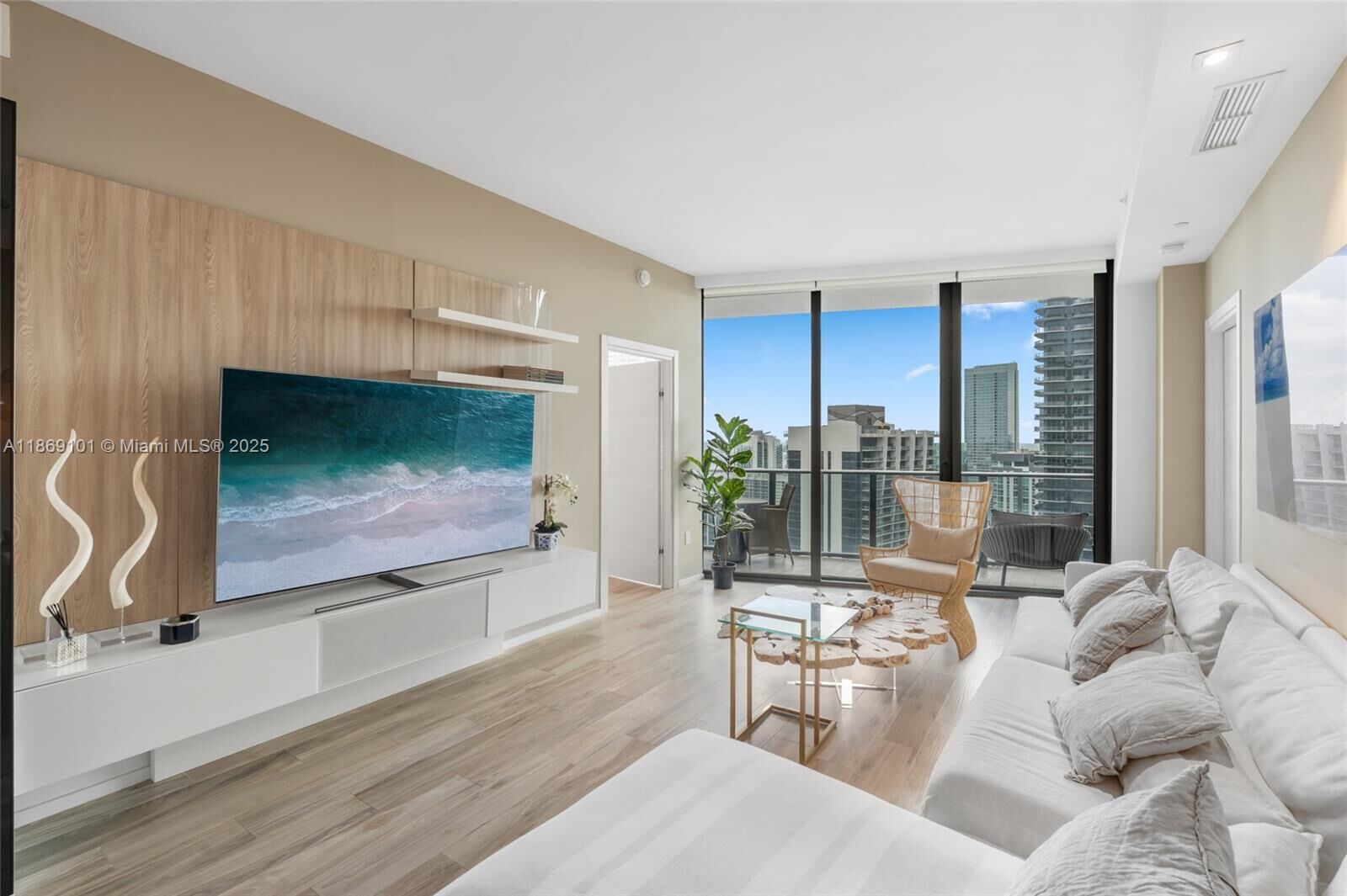 Property Photo: 801 S Miami Ave 4802 FL 33130