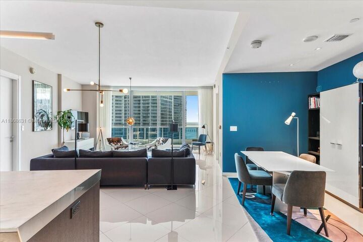 Property Photo: 200 Biscayne Boulevard Way 4804 FL 33131