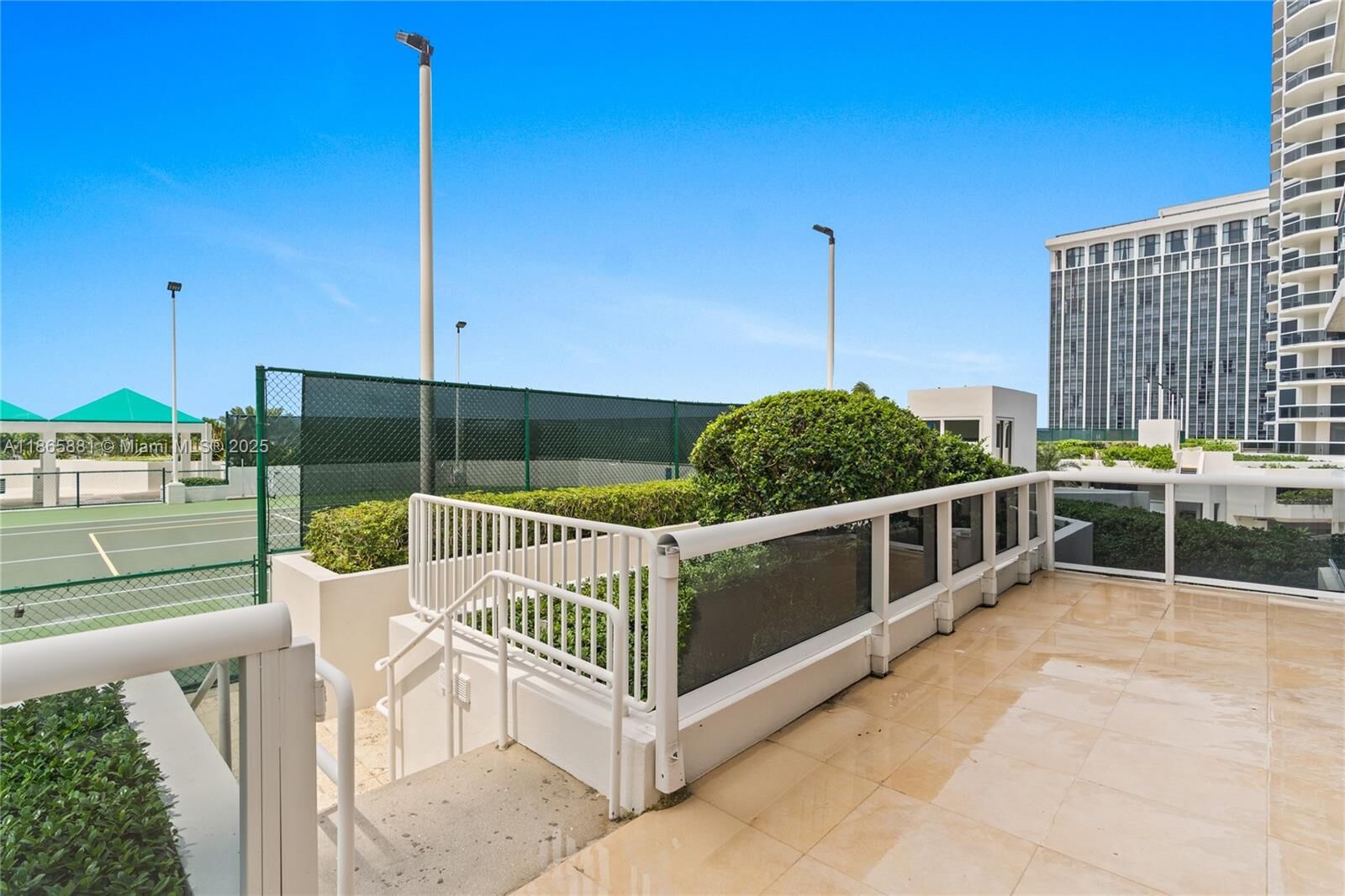 Property Photo: 4775 Collins Ave 507 FL 33140