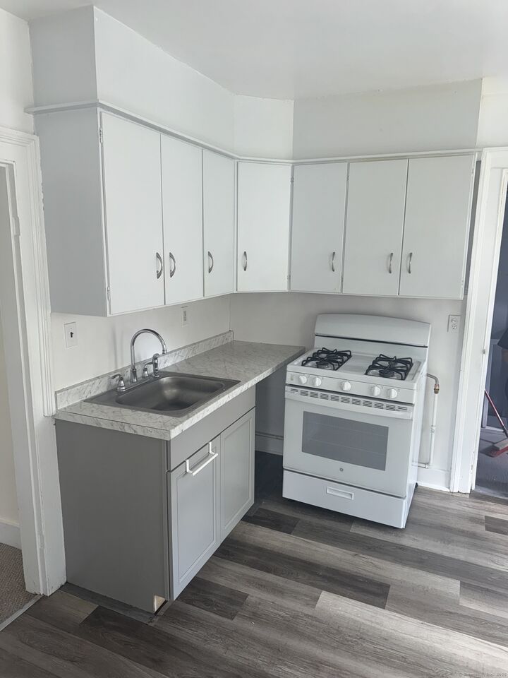 Property Photo:  14 Holbrook Street  CT 06401 