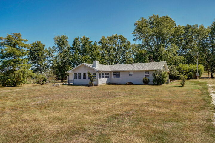 Property Photo: 6896 N Farm Rd 1 MO 65604