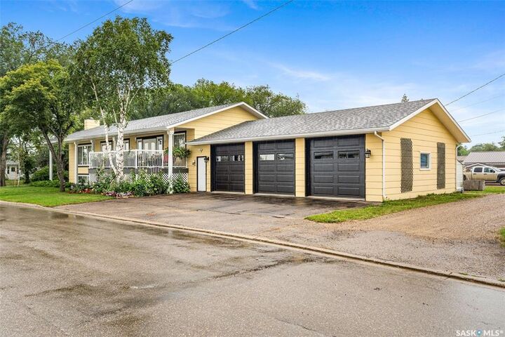 Property Photo:  100 Bartlett Avenue  SK S0J 0H1 