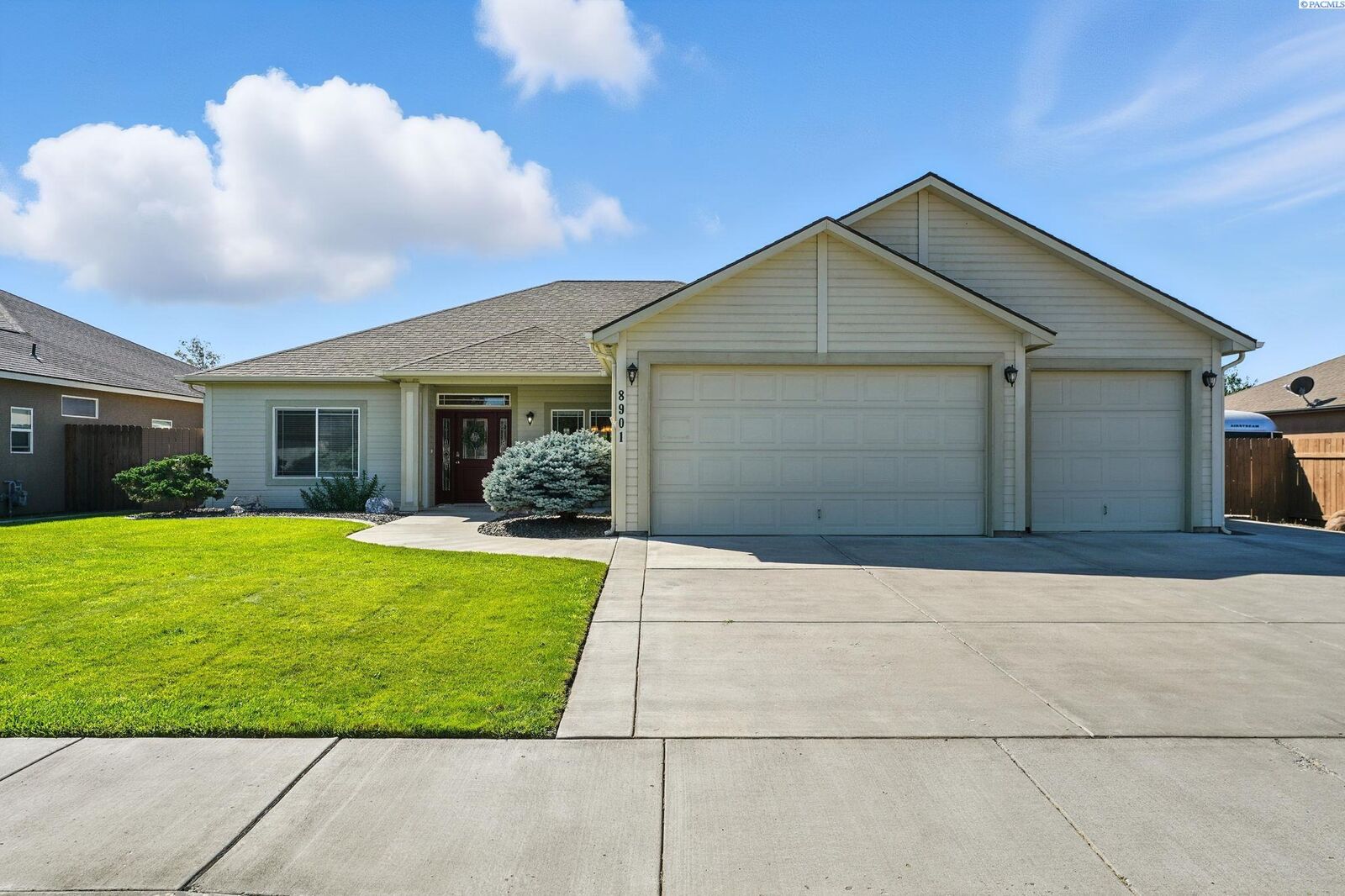 Property Photo: 8901 W Clearwater Place WA 99336
